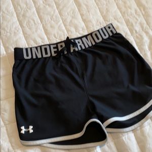 Under Armour Shorts Girls - S YL